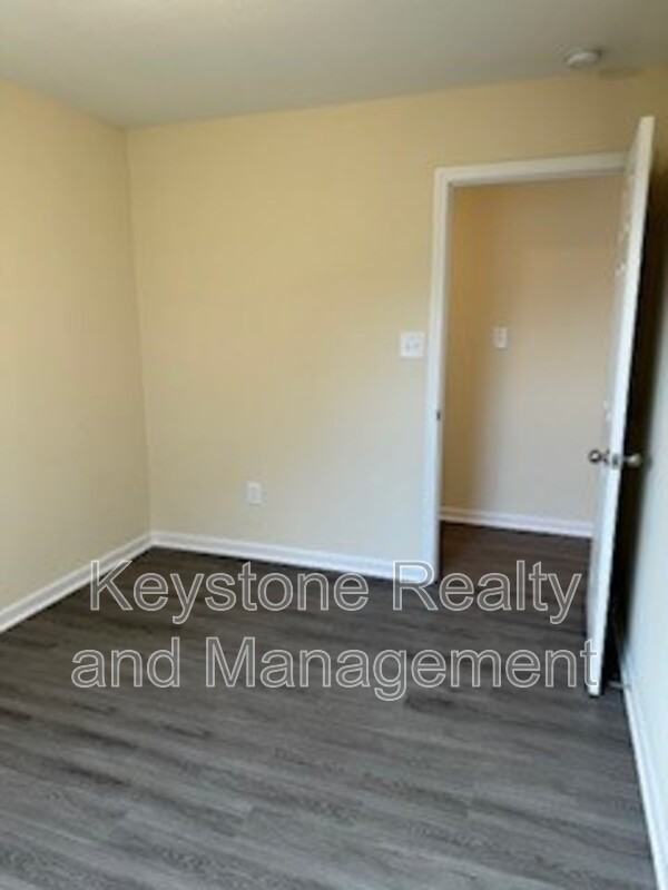 135 Mace Ln - Photo 3 of 10