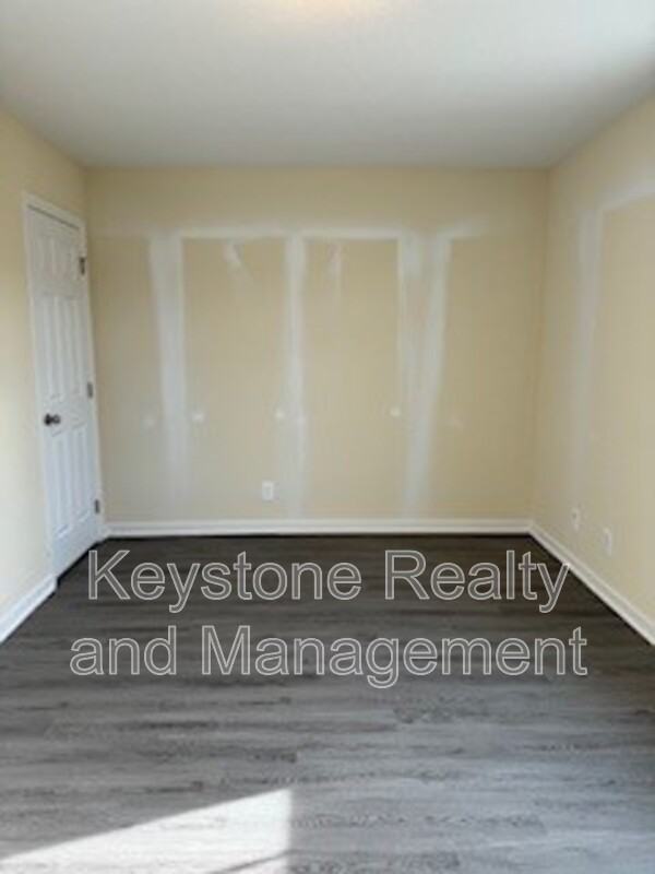 135 Mace Ln - Photo 4 of 10