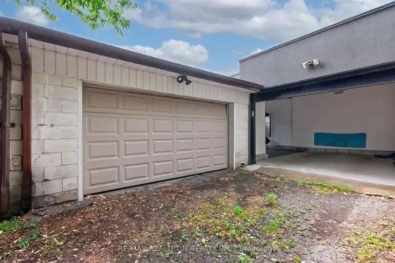 119 Markham St - Photo 2 of 14