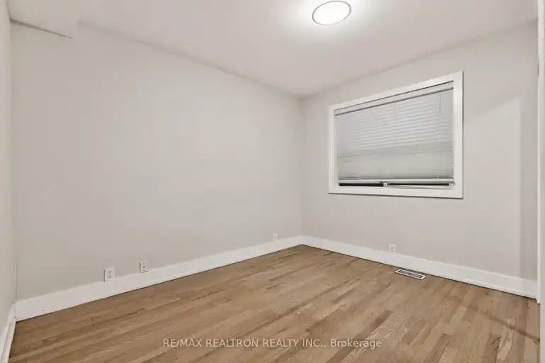 119 Markham St - Photo 4 of 14