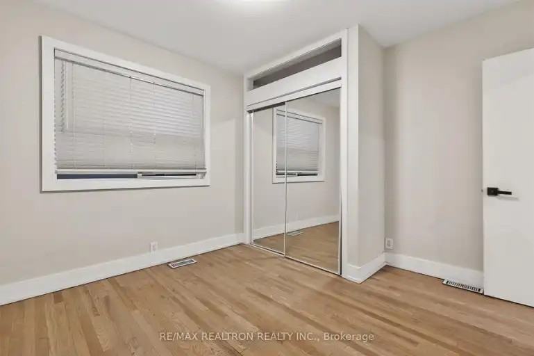 119 Markham St - Photo 6 of 14