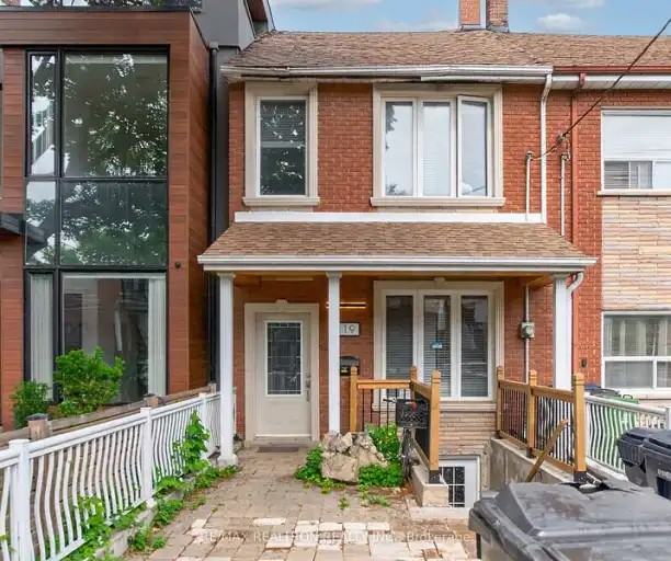 119 Markham St - Photo 7 of 14