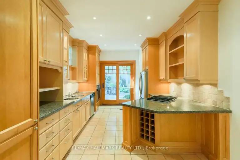 101 Pears Ave - Photo 5 of 25