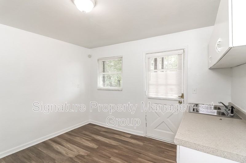 1990 Rockledge Rd Ne #1 - Photo 4 of 14