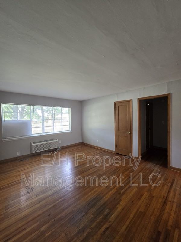 718 S Hunter St - Photo 3 of 17