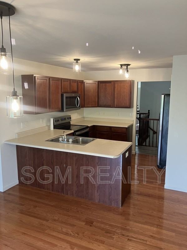 1711 Ambrose Terrace Dr - Photo 6 of 26