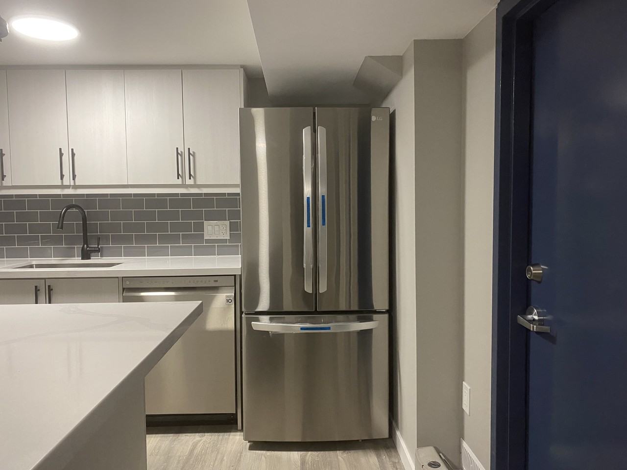 47 Regent Dr - Photo 3 of 15