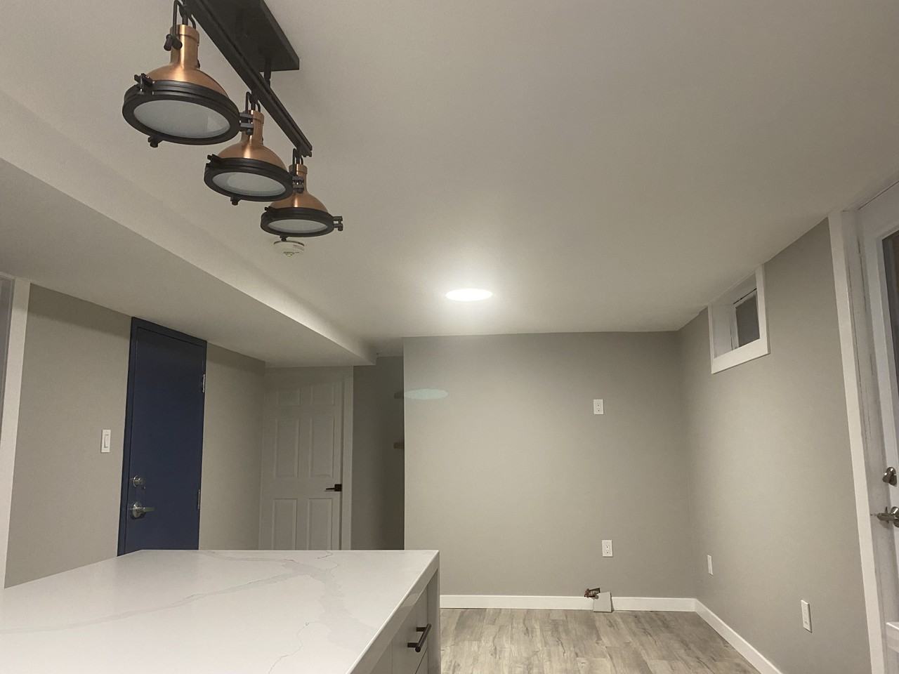 47 Regent Dr - Photo 6 of 15