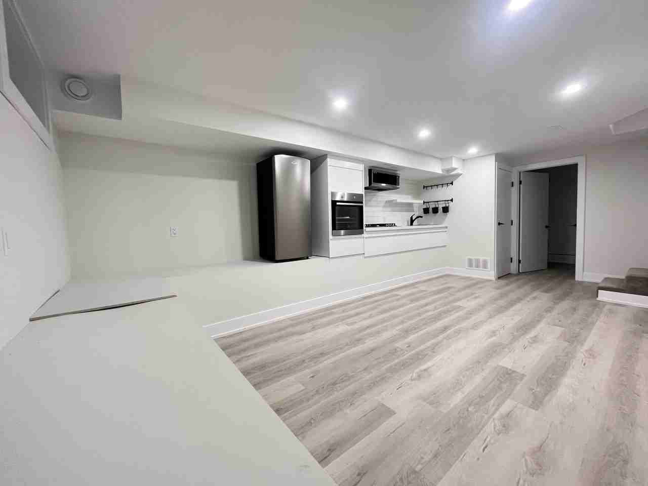33 Somerset Ave - Photo 3 of 9