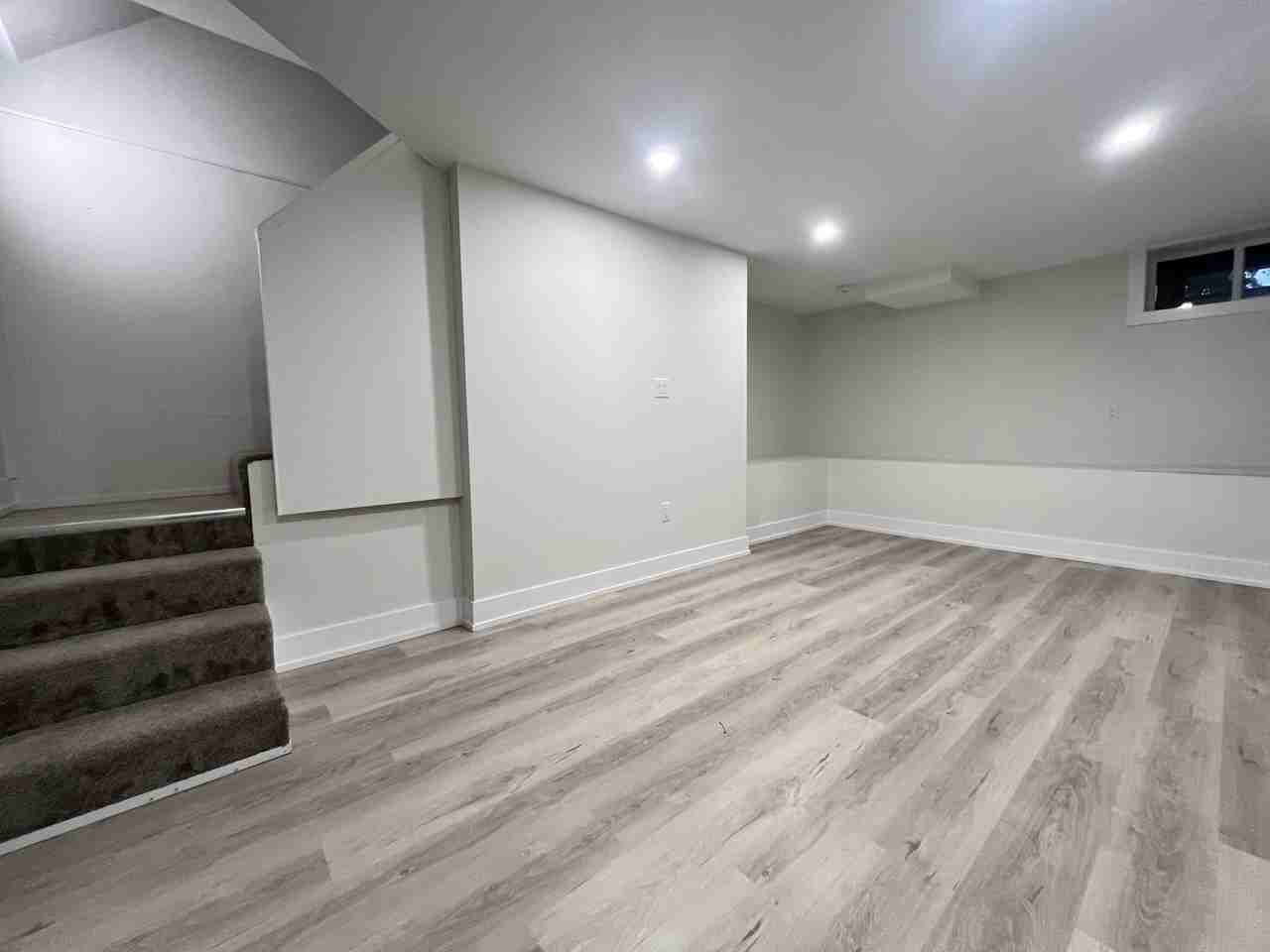 33 Somerset Ave - Photo 7 of 9