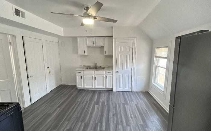 1079 E 68th St #2 - Photo 4 of 23