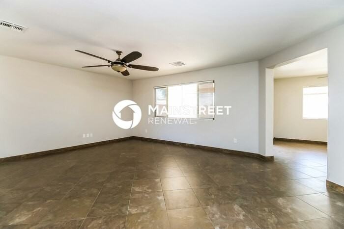 41889 W Sunland Dr - Photo 3 of 15