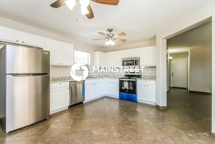 41889 W Sunland Dr - Photo 5 of 15