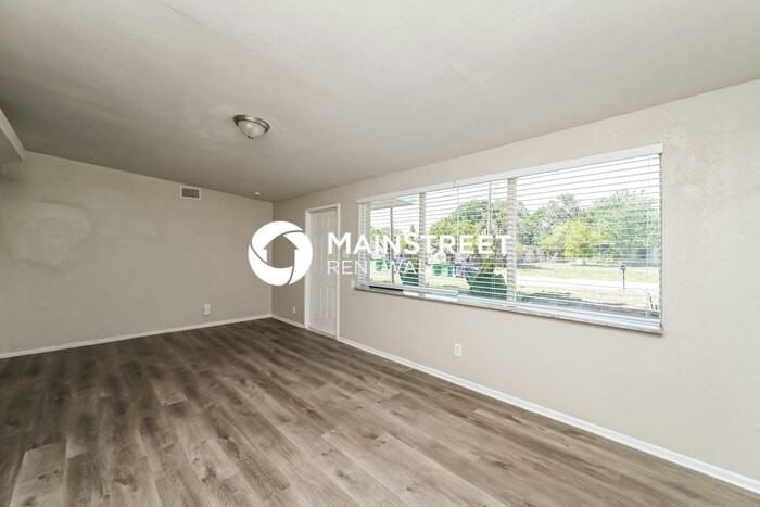 4010 W Marietta St - Photo 3 of 16