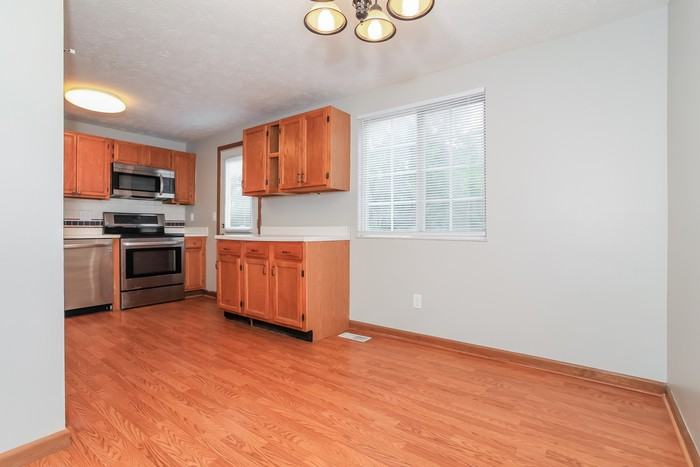 159 Hillwood Ct - Photo 6 of 12