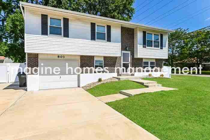 803 Brookside Dr - Photo 4 of 23