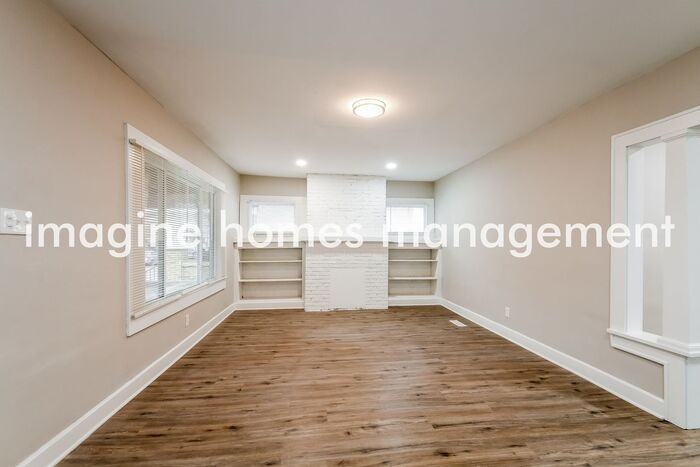 915 N Gray St - Photo 4 of 17