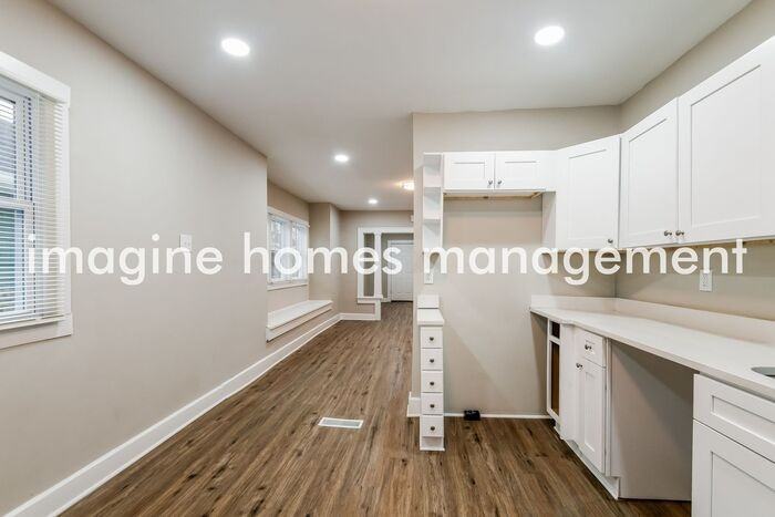 915 N Gray St - Photo 6 of 17
