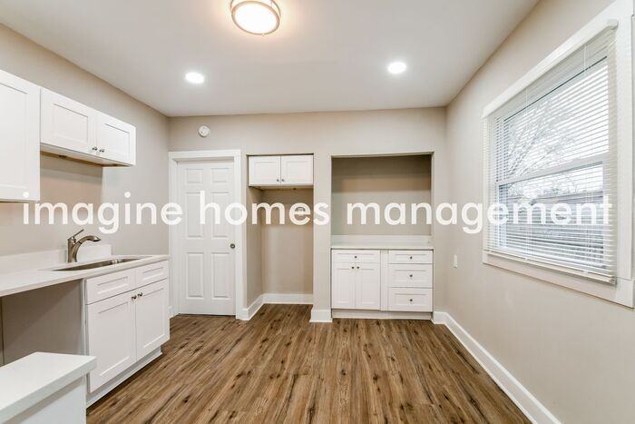 915 N Gray St - Photo 7 of 17