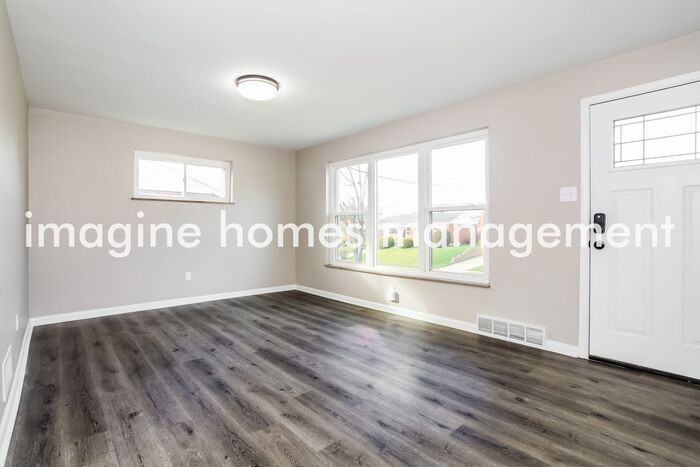 2701 Sandhurst Dr - Photo 5 of 17