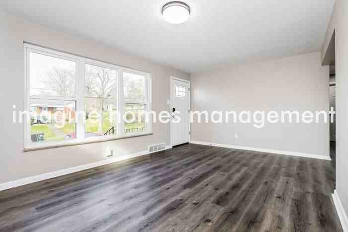 2701 Sandhurst Dr - Photo 6 of 17