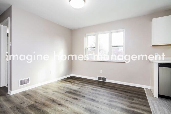 2701 Sandhurst Dr - Photo 7 of 17