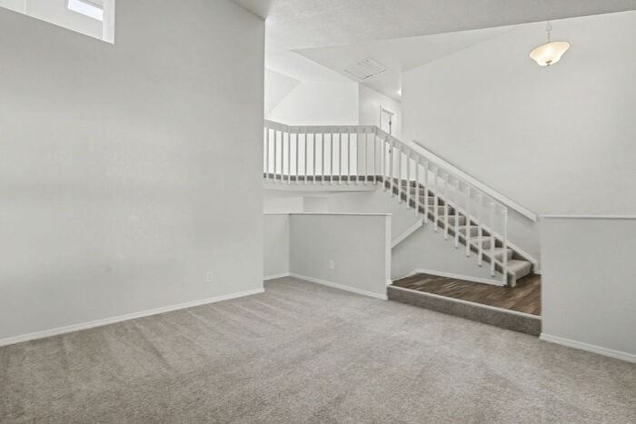 1430 Tamarisk Dr - Photo 4 of 33