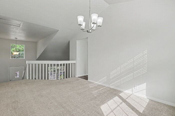 1430 Tamarisk Dr - Photo 6 of 33
