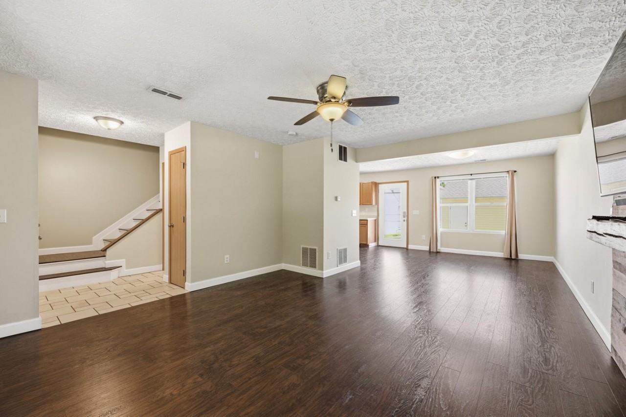 106 Hewes St - Photo 3 of 20