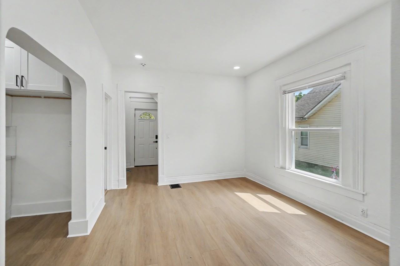 977 W Wayne St - Photo 4 of 11