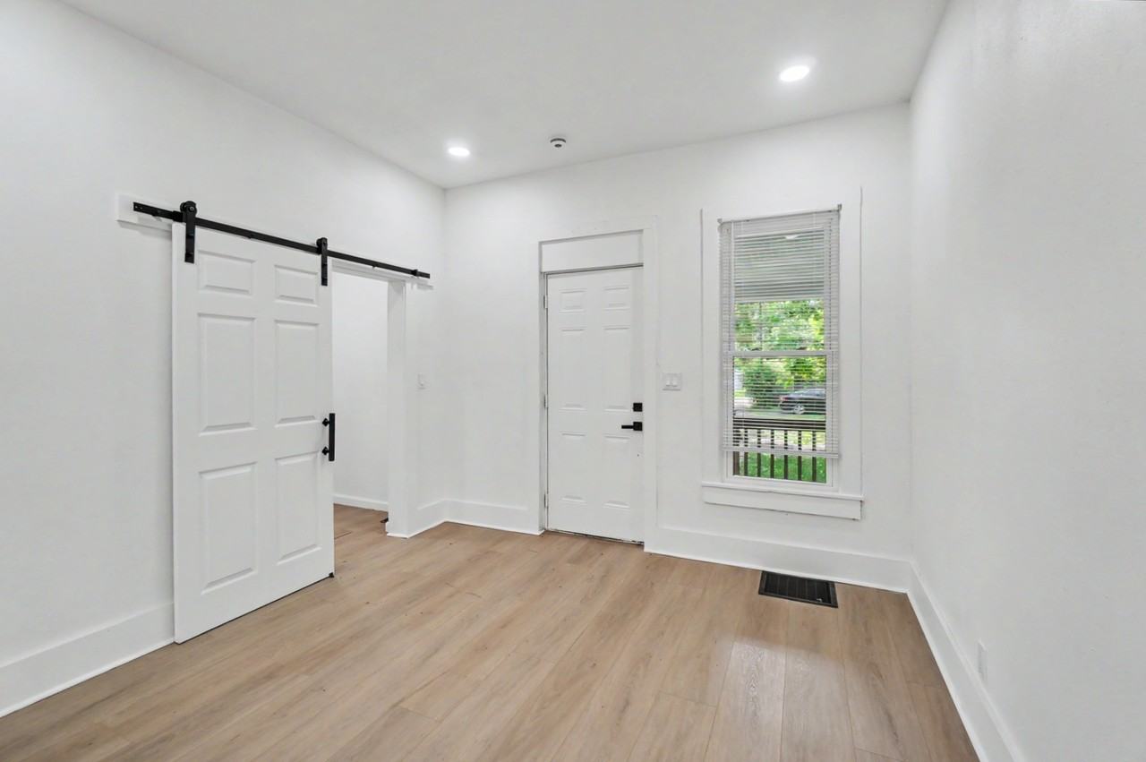 977 W Wayne St - Photo 5 of 11