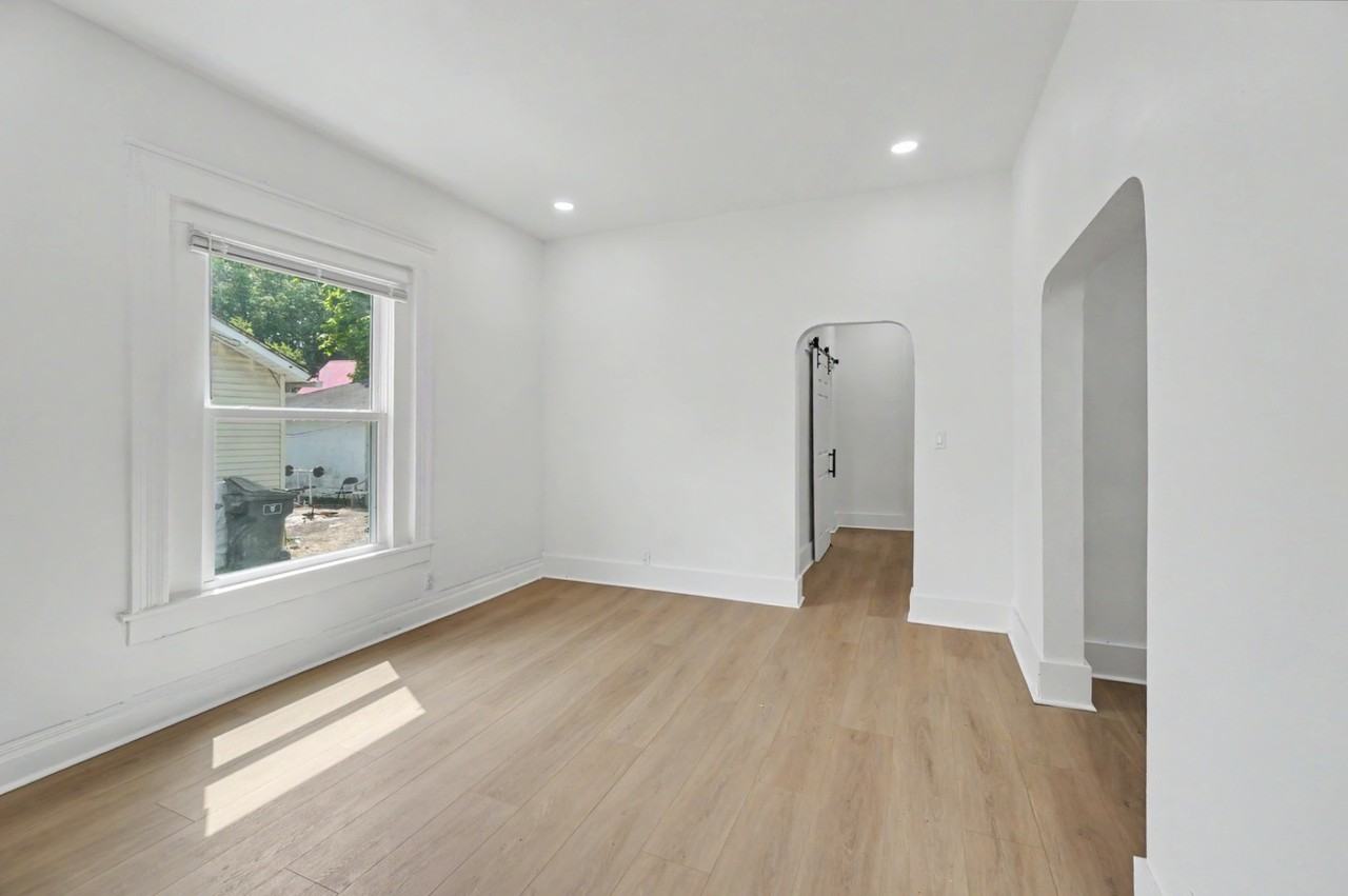 977 W Wayne St - Photo 6 of 11
