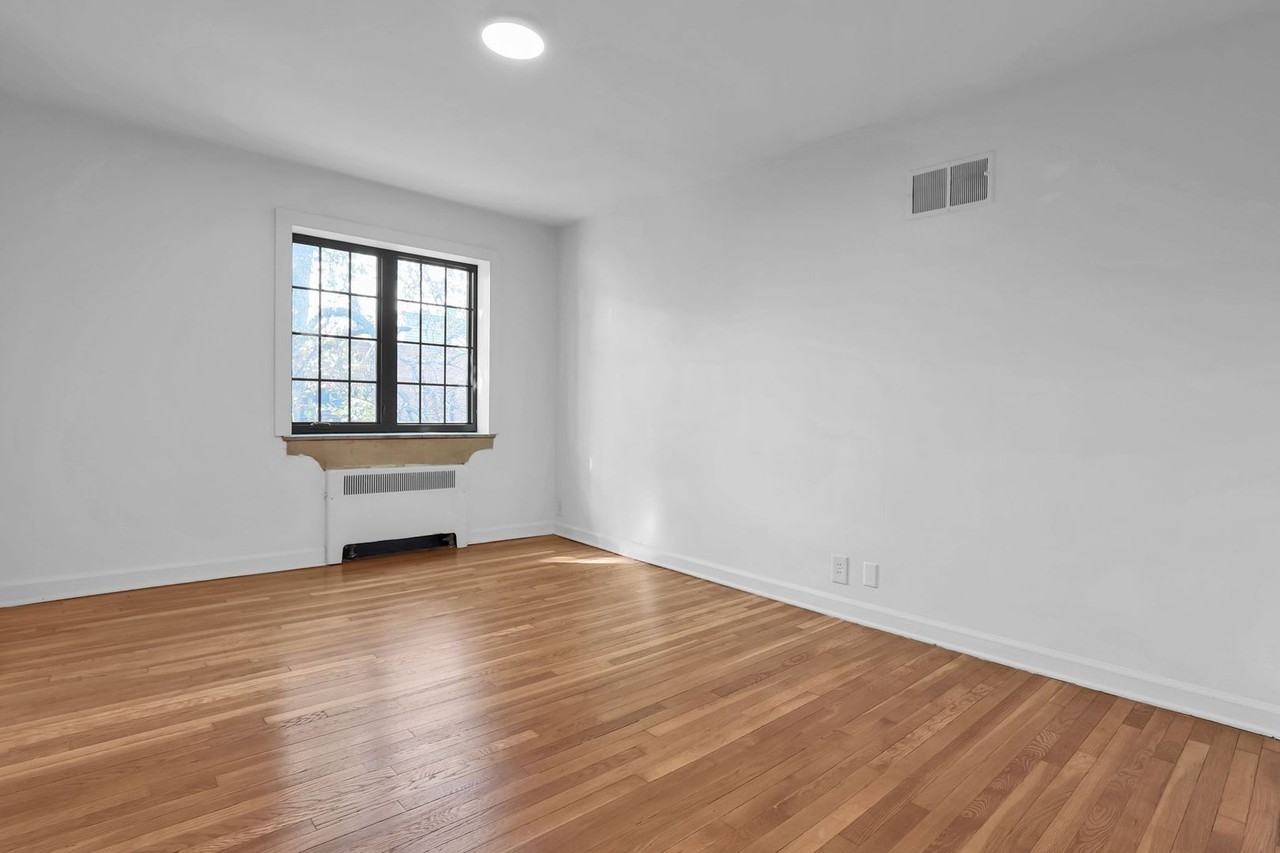 451 E Town St #204 - Photo 3 of 24