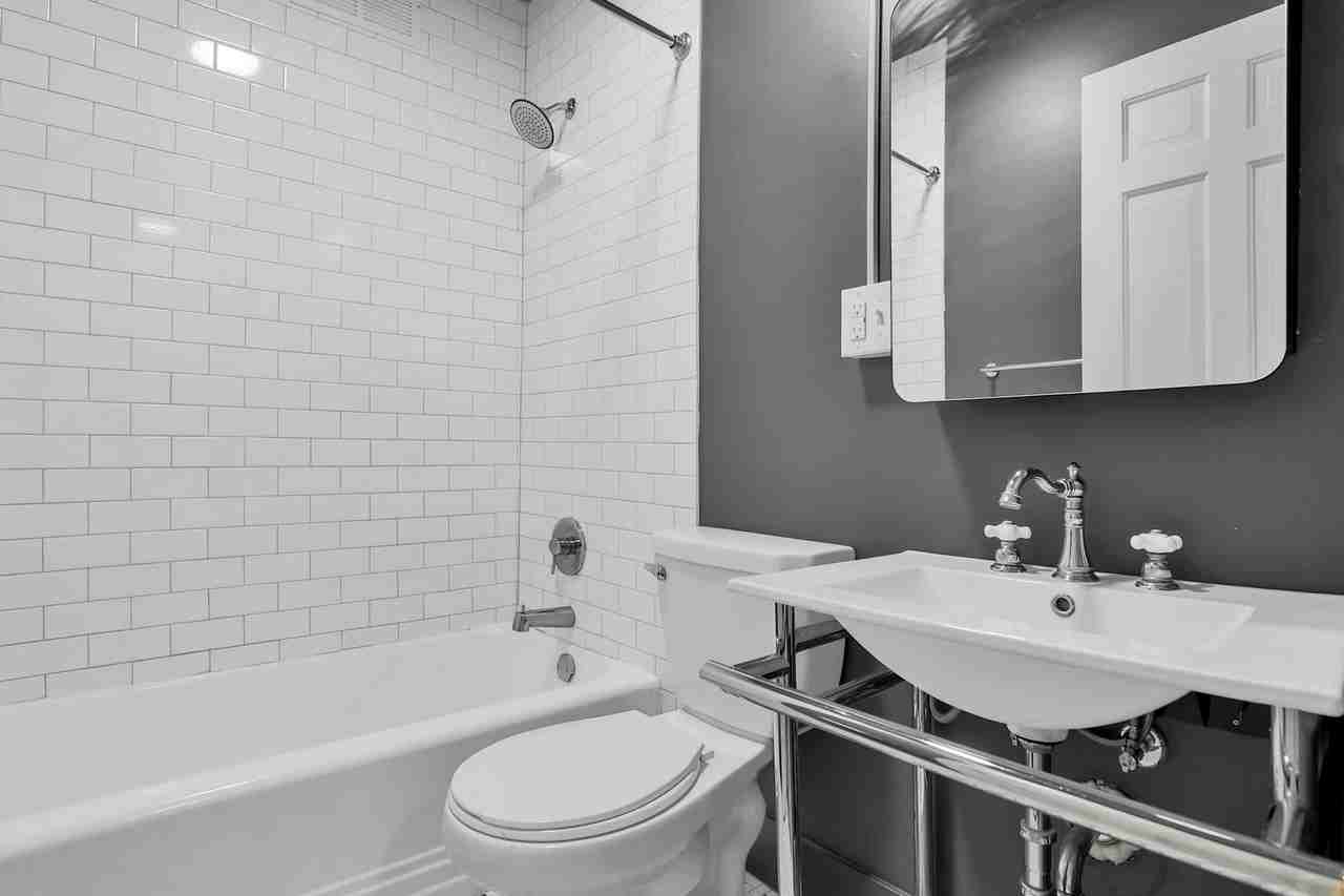 451 E Town St #204 - Photo 4 of 24