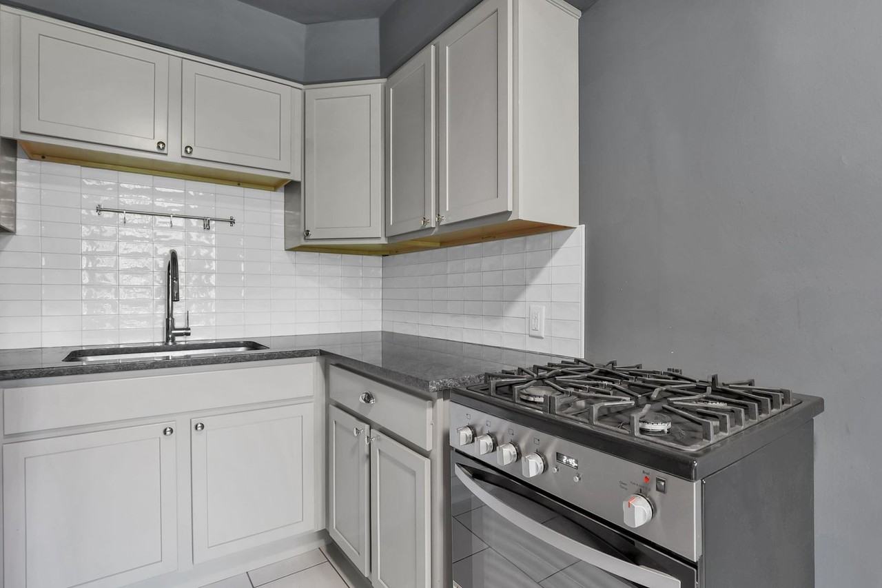 451 E Town St #204 - Photo 6 of 24