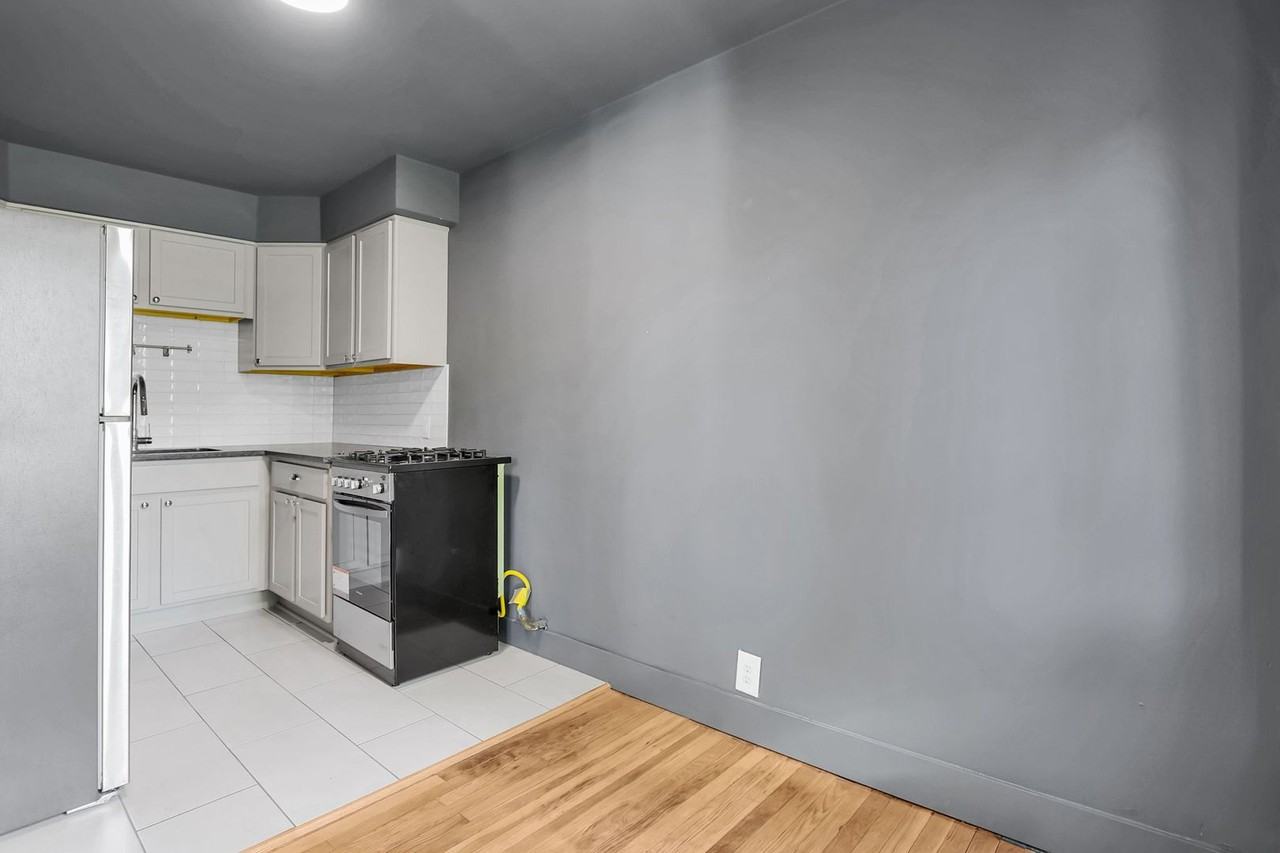 451 E Town St #204 - Photo 7 of 24