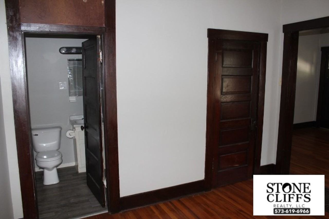 1607 W Main St - Photo 5 of 28