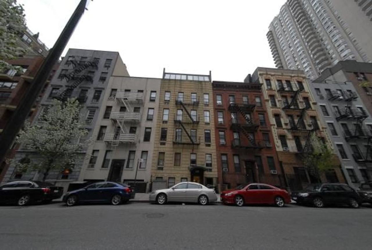 328 East 74th Street - Photo 4 of 19