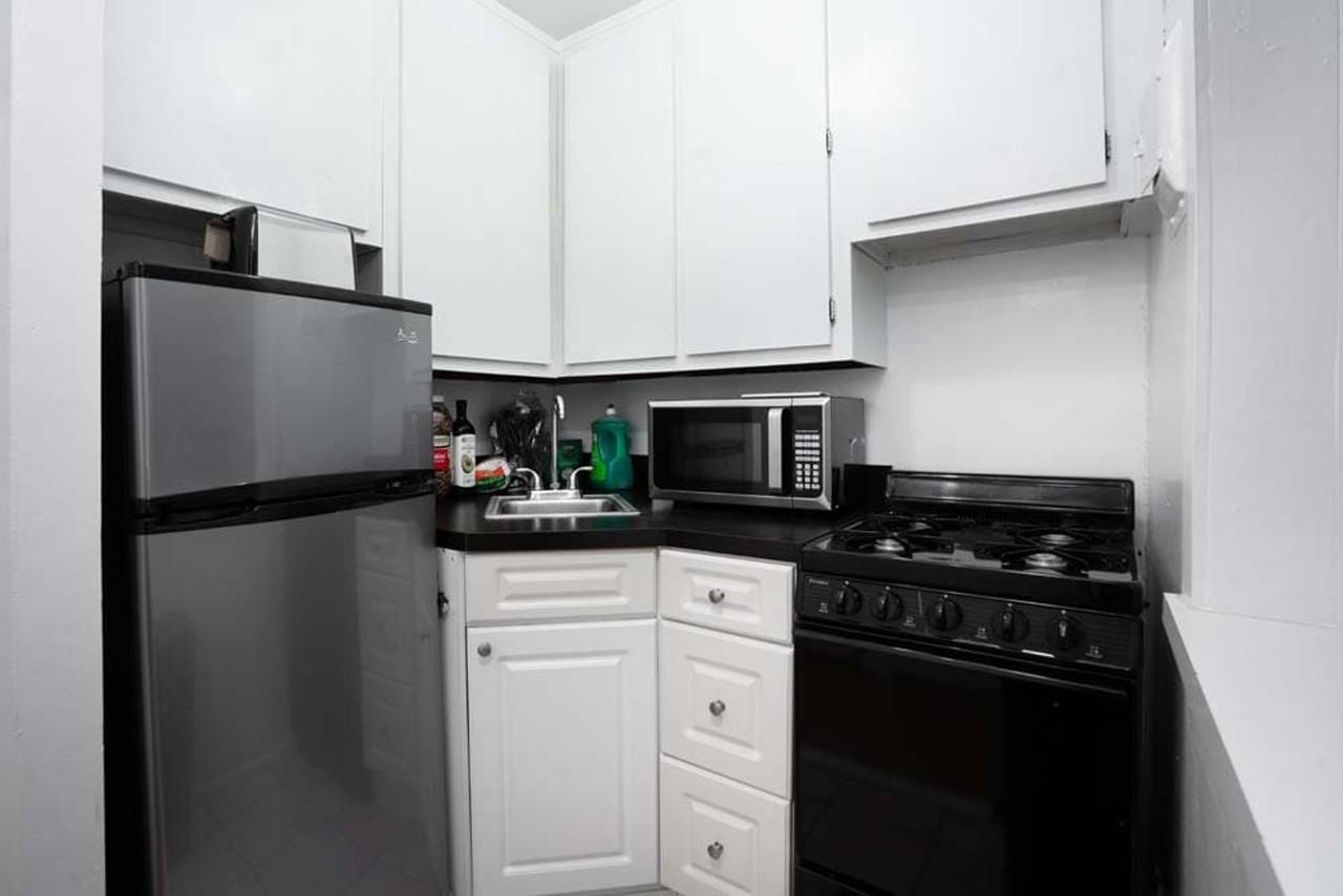 328 East 74th Street - Photo 5 of 19