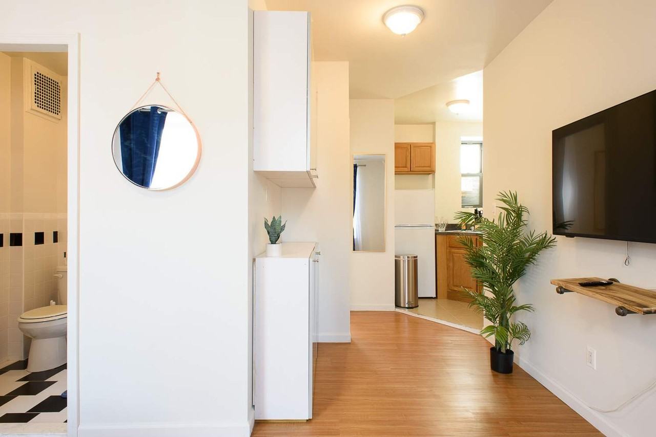 402 E 11th St #1495784P - Photo 6 of 18