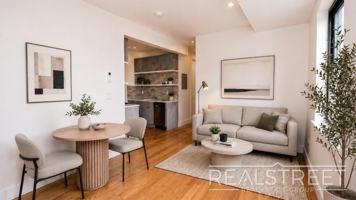 featured image of 1526 Park Pl #5