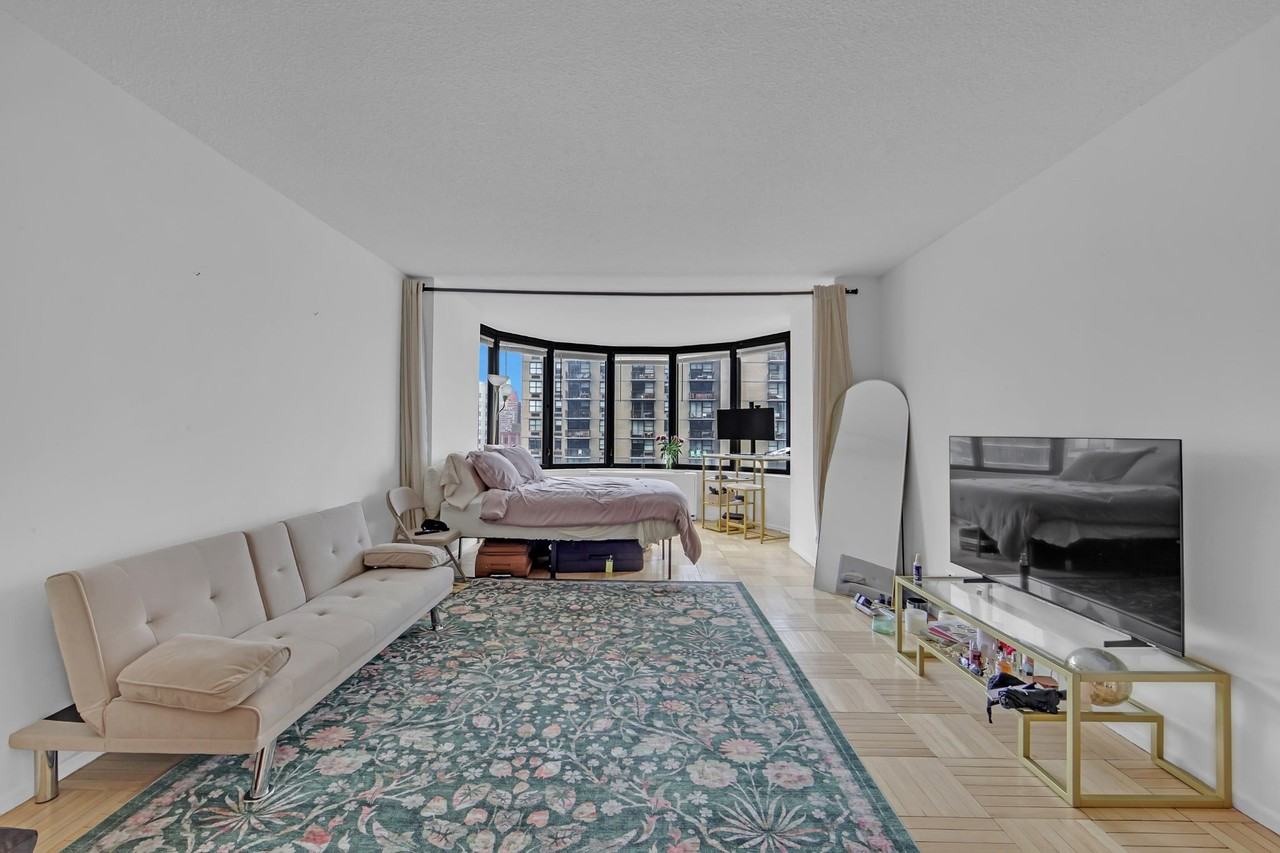 330 E 38th St #31H