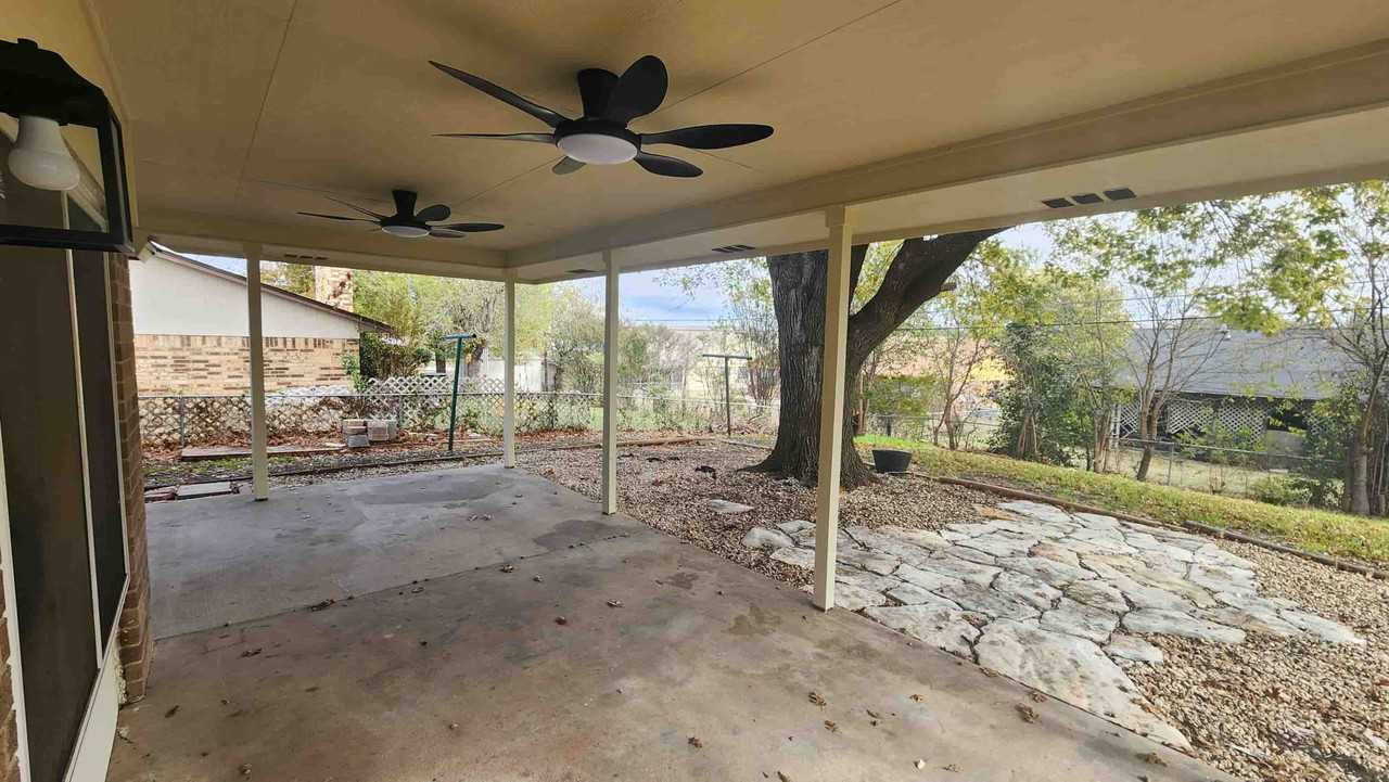 3008 Westrim Dr - Photo 6 of 13