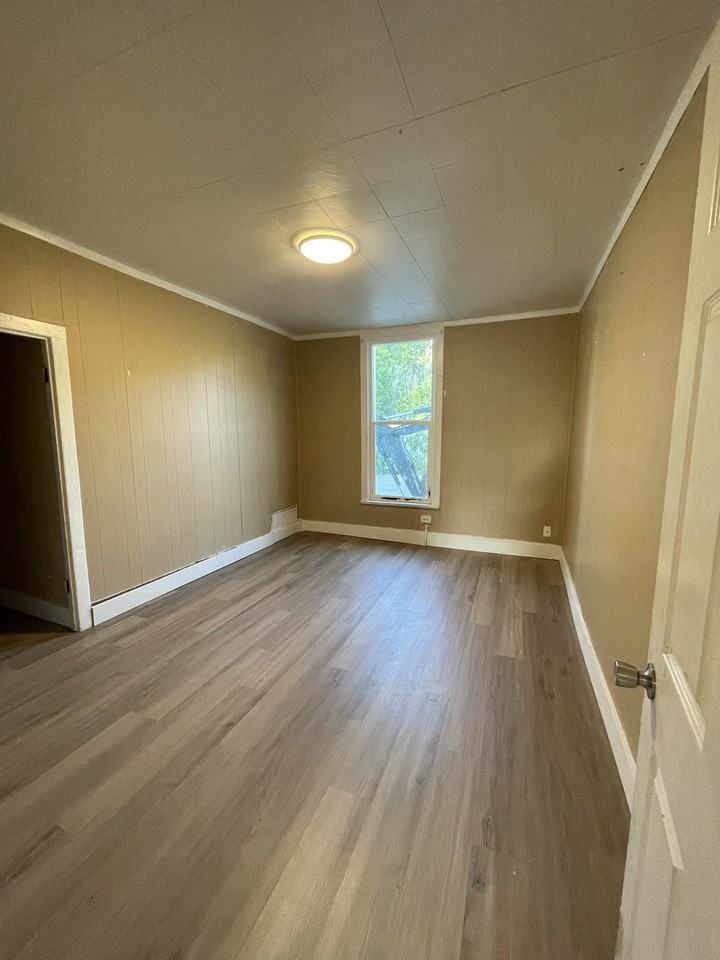2742 Adams Ave - Photo 4 of 18