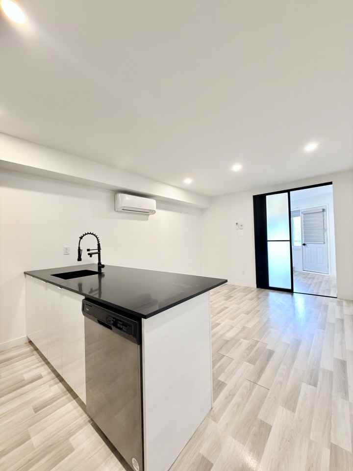 5695 Rue Saint-Jacques #323 - Photo 2 of 15