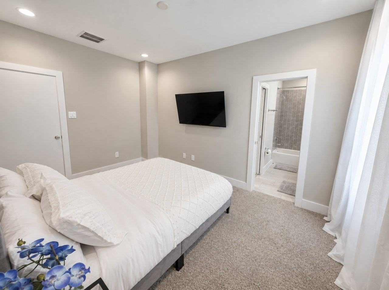 8326 Curry Rd #1227052P - Photo 6 of 38