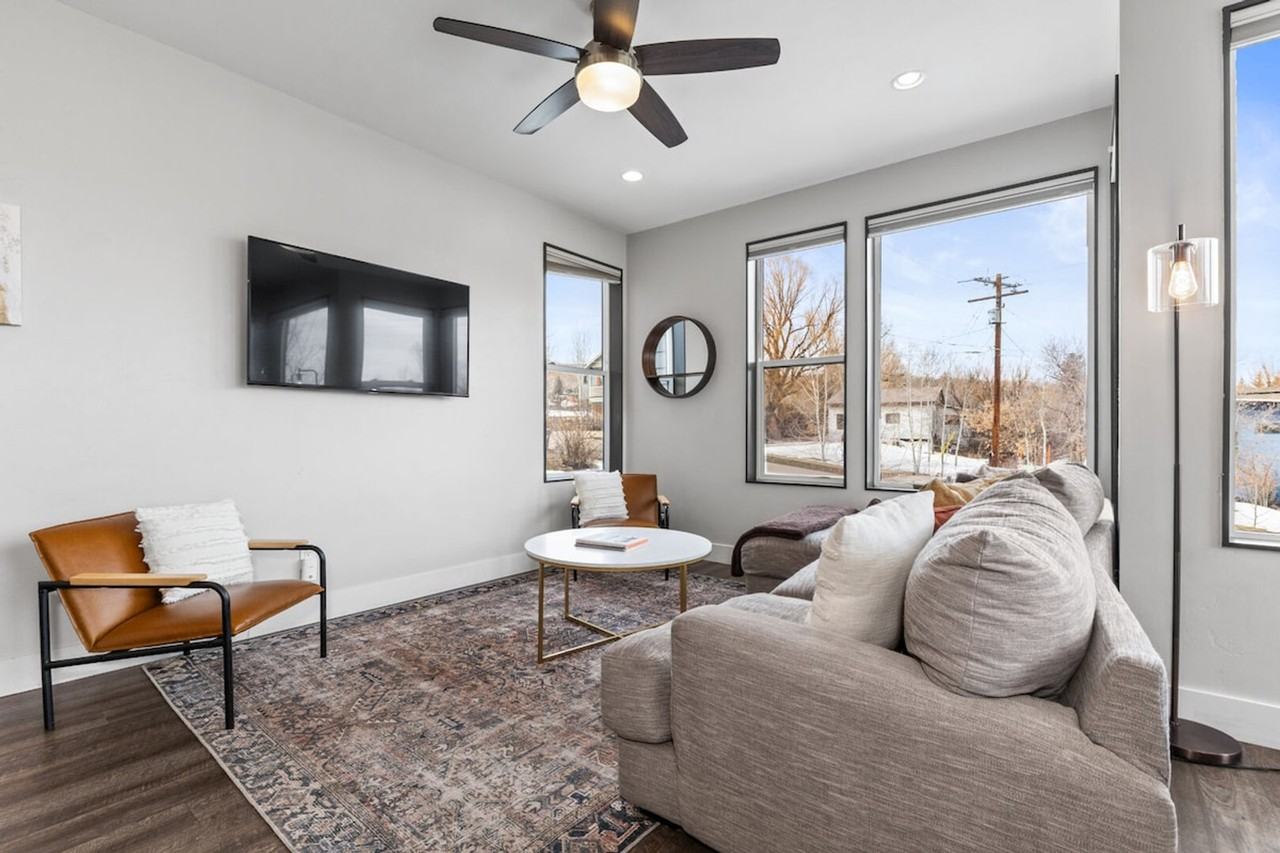 1060 13th St #1564292P - Photo 3 of 47