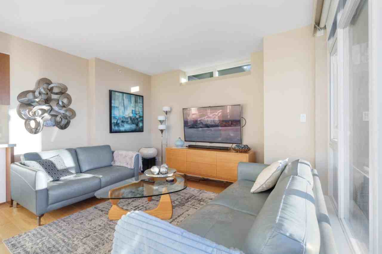 1372 Seymour St #1571026P - Photo 3 of 33