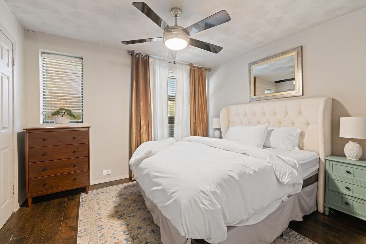 6015 Gaston Ave #1571784P - Photo 6 of 36