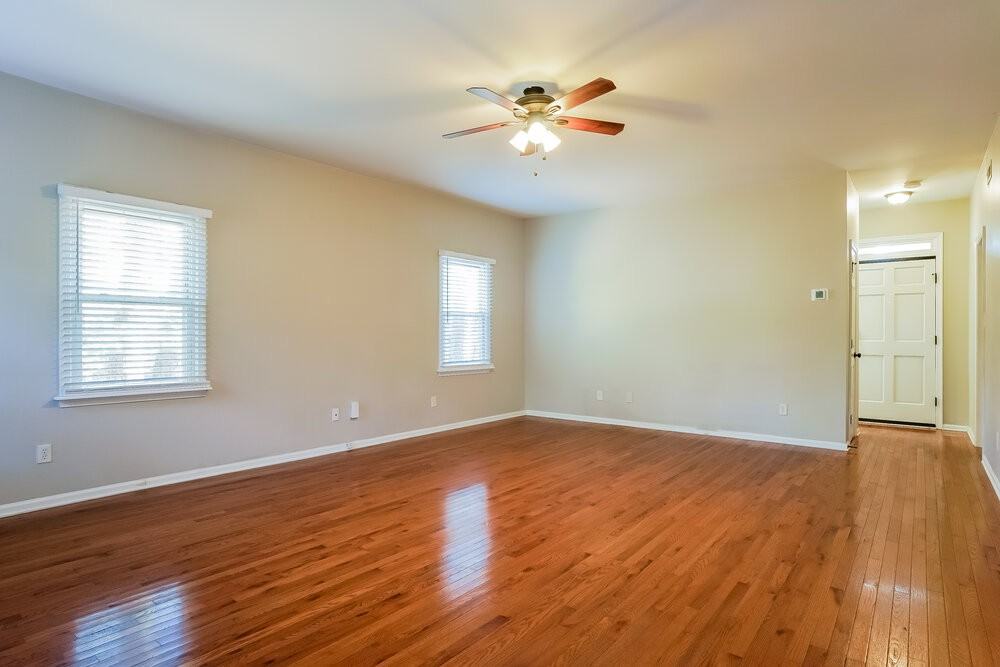 1608 Maybrook Dr - Photo 5 of 17